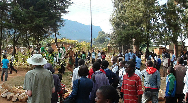 1.1369986021.attracting-a-crowd